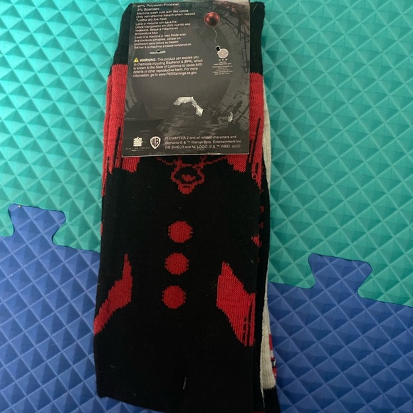 Fun Graphic Men's Socks - Red and White IT chapter two new 🆕 - Picture 3 of 4